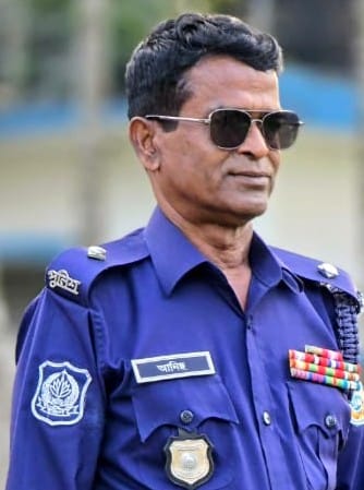 বহুগুণে গুণান্বিত ঝালকাঠিতে কর্মরত পুলিশ পরিদর্শক আনিছুর রহমান