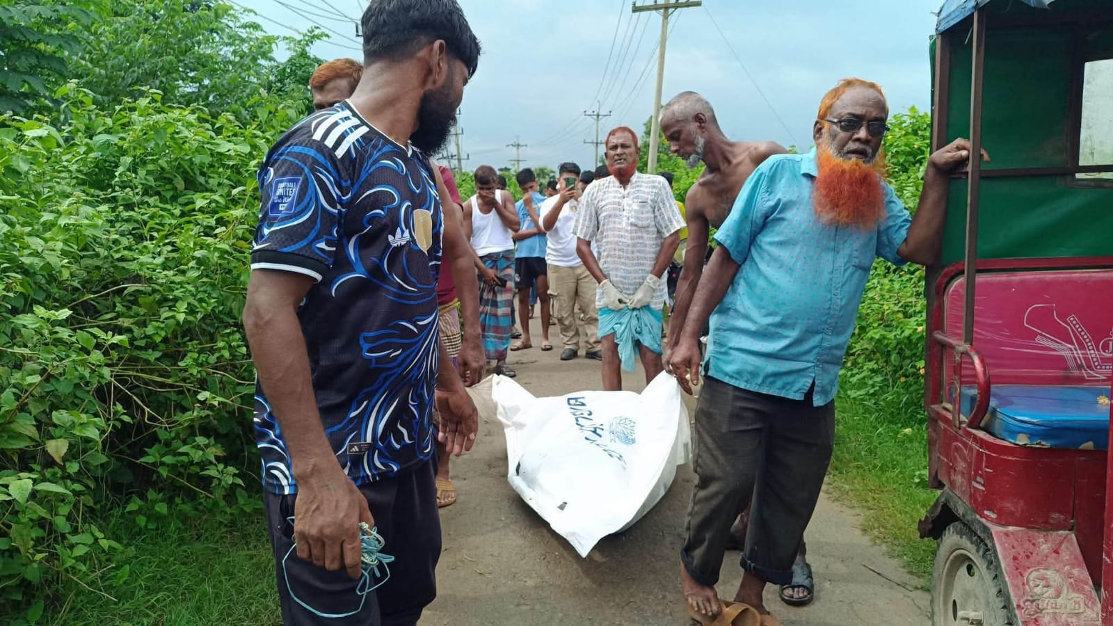 কুমিল্লায় ডোবা থেকে অজ্ঞাত ব্যক্তির মরদেহ উদ্ধার