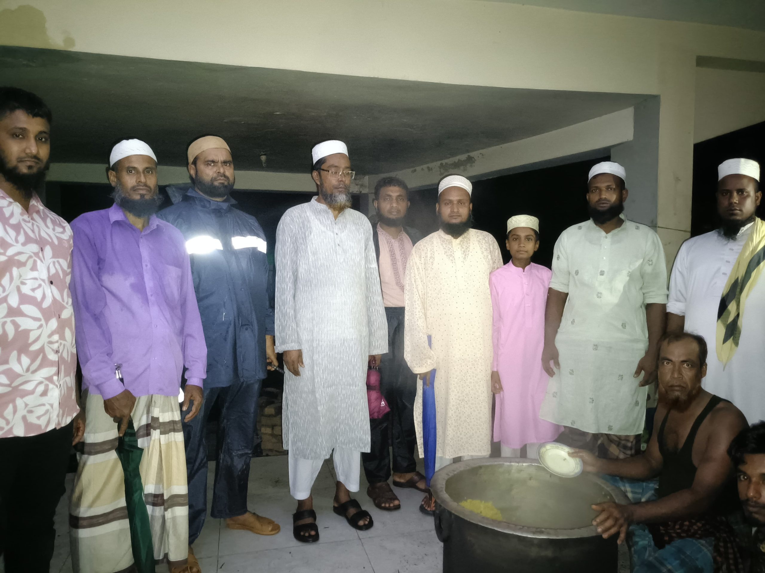 দীঘিনালায় বন্যাকবলিত মানুষের পাশে জামায়াতে ইসলাম, আশ্রয়কেন্দ্রে খাবার বিতরণ