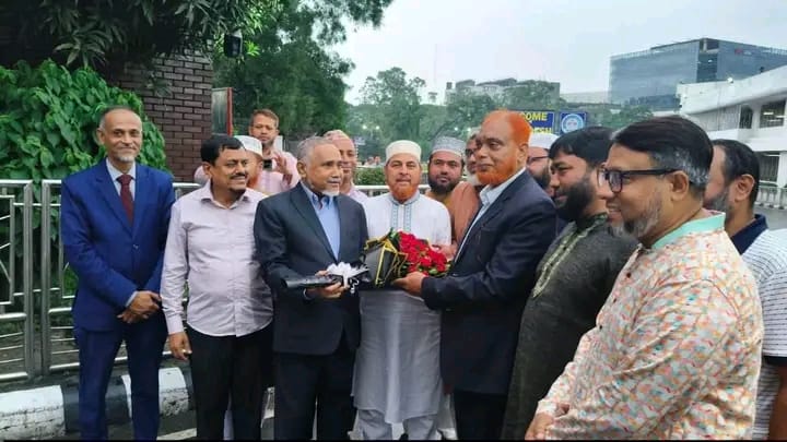সংসদের বিরোধীদলীয় উপনেতা ডা: তাহের চিকিৎসা শেষে দেশে ফিরেছেন