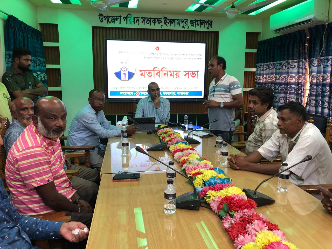 ইসলামপুরে নবাগত ইউএনও শাহ মো. জুবায়েরের সঙ্গে সাংবাদিকদের মতবিনিময় সভা