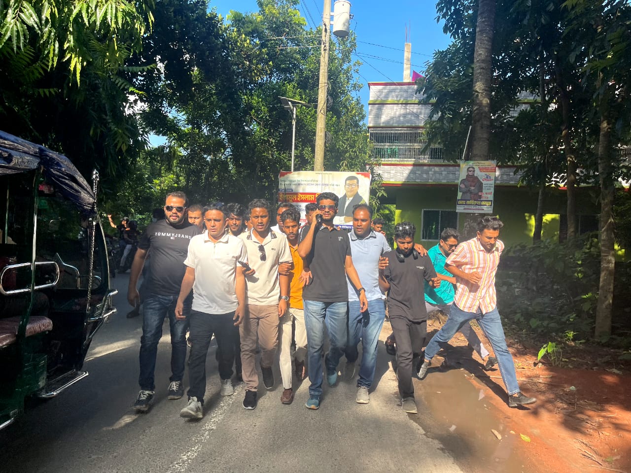 নিষেধাজ্ঞার মধ্যেই গোপালগঞ্জে ছাত্রলীগের মিছিল