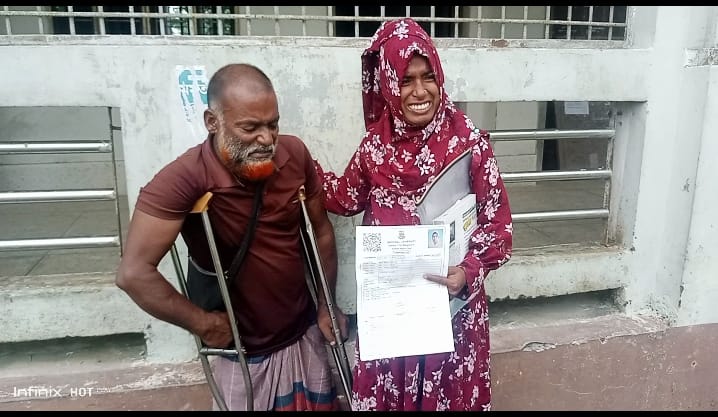 কলেজ কর্তৃপক্ষের অবহেলায় ঝরে গেল রিক্তার স্বপ্ন, প্রতিবন্ধী বাবার চোখে জল।