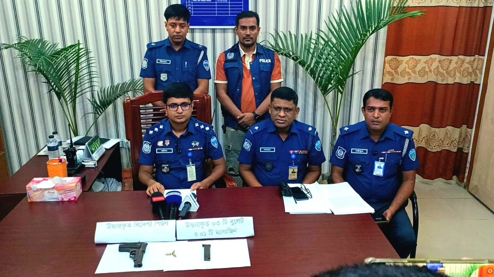 কুমিল্লা দাউদকান্দি থানা পুলিশের বিশেষ অভিযানে বিদেশি পিস্তলসহ আটক-১