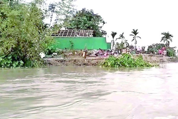 ফের তিস্তার পানি বিপৎসীমা ছুঁইছুঁই, ভাঙন আতঙ্ক