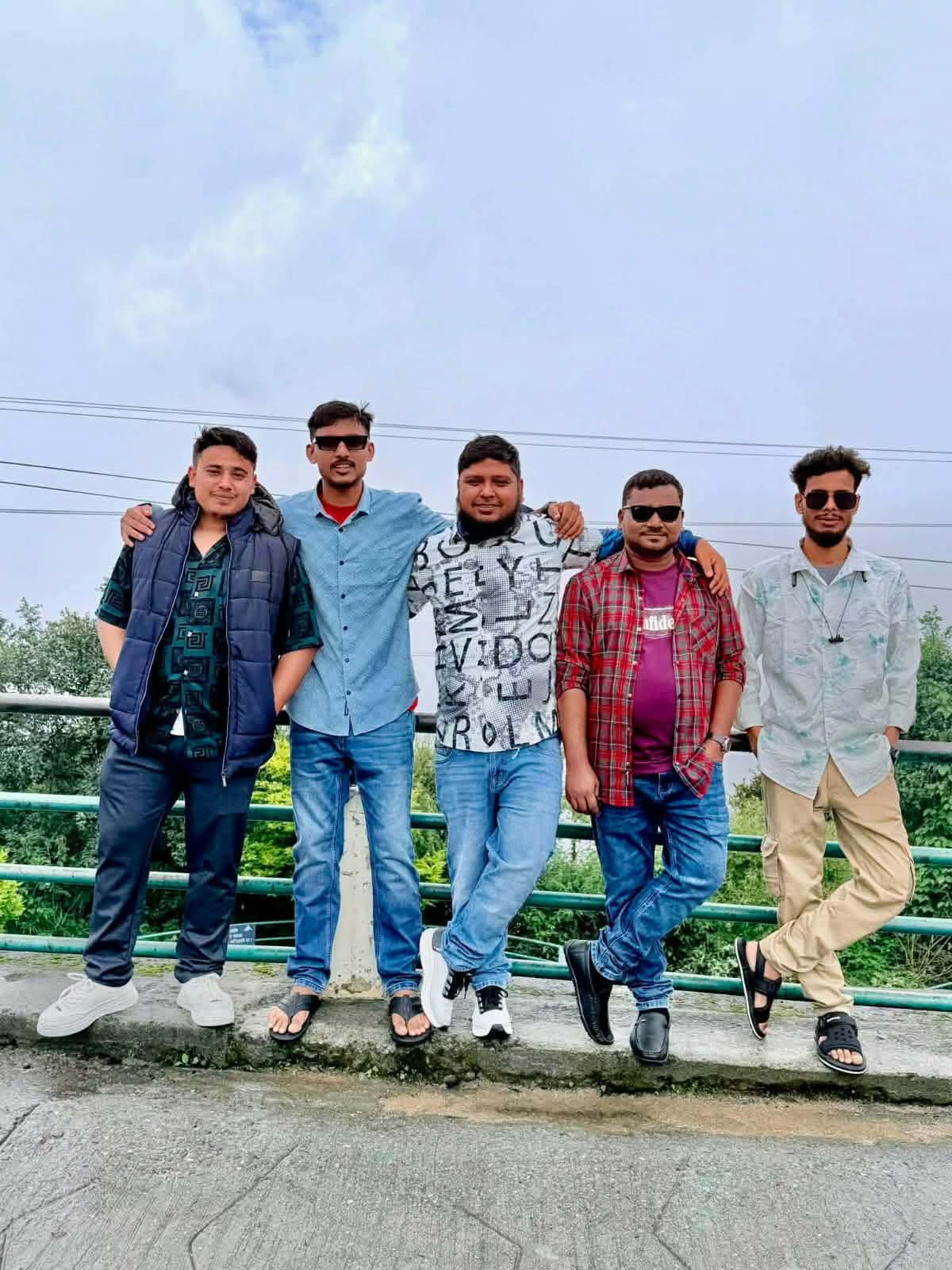 ফেসবুকে ভুয়া বিদেশি চাকরির ফাঁদ:ক্রিপ্টো জালিয়াতি চক্রে ৪ বাংলাদেশিসহ গ্রেপ্তার-৫