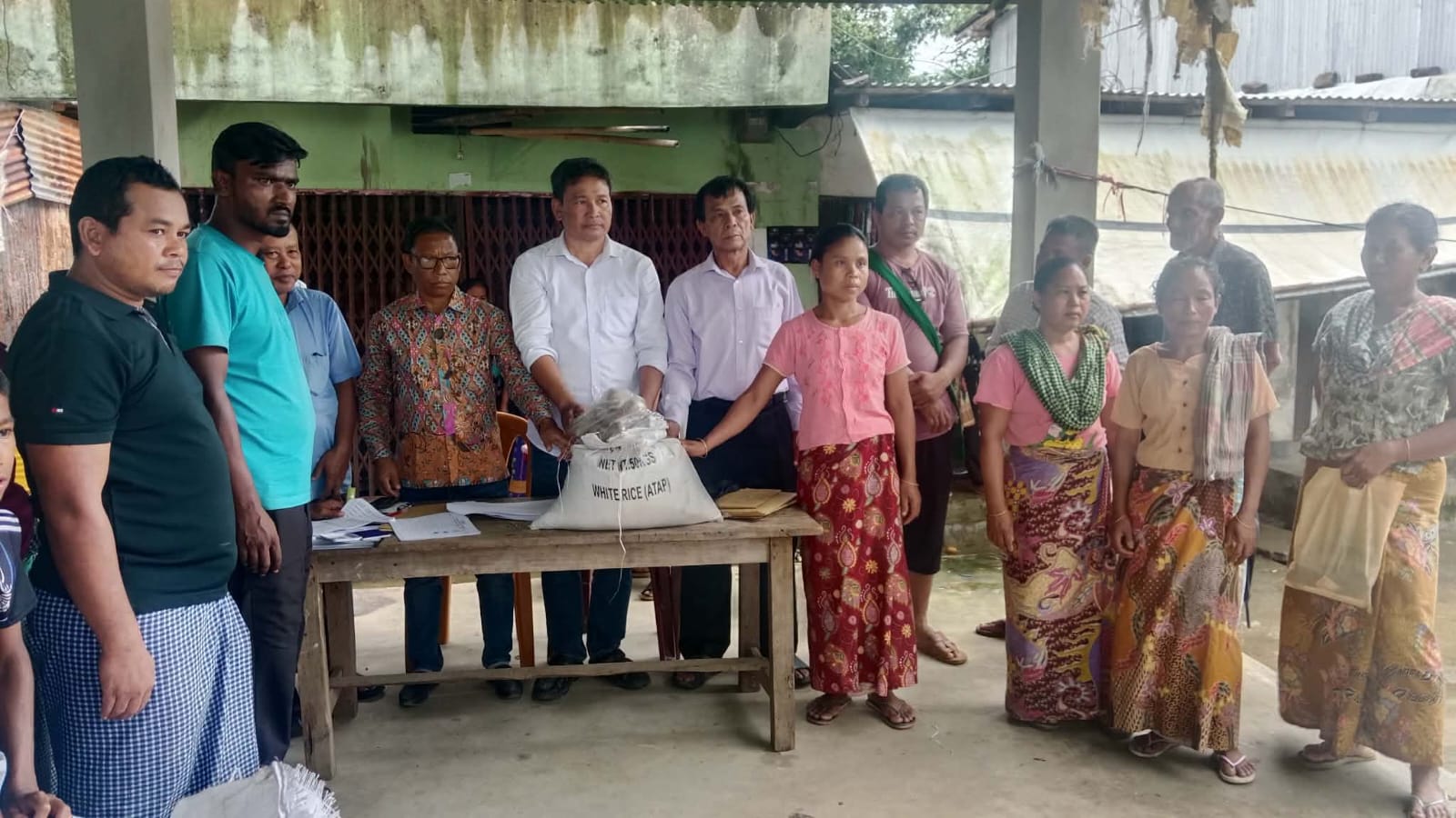 থানচিতে বন্যায় ক্ষতিগ্রস্ত ১৫৭ কৃষক পরিবারের মাঝে ত্রাণ বিতরণ