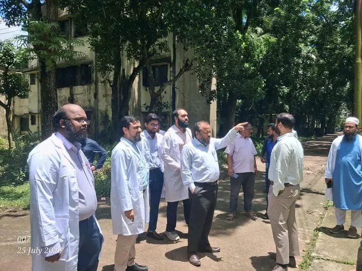 কুমিল্লা জেলার সিভিল সার্জন ডা. আলী নূর মোহাম্মদ বশির আহমেদ চৌদ্দগ্রাম উপজেলা স্বাস্থ্য কমপ্লেক্স পরিদর্শন করেন।
