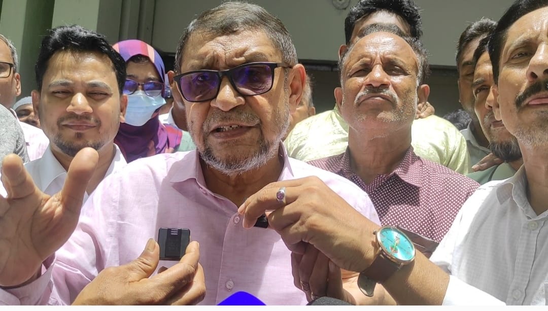 তালা উপজেলা স্বাস্থ্য কমপ্লেক্সে স্বাস্থ্য মন্ত্রী পরিদর্শন। ২(দুই) জনের বিরুদ্ধে ব্যবস্থা গ্রহনের নির্দেশ