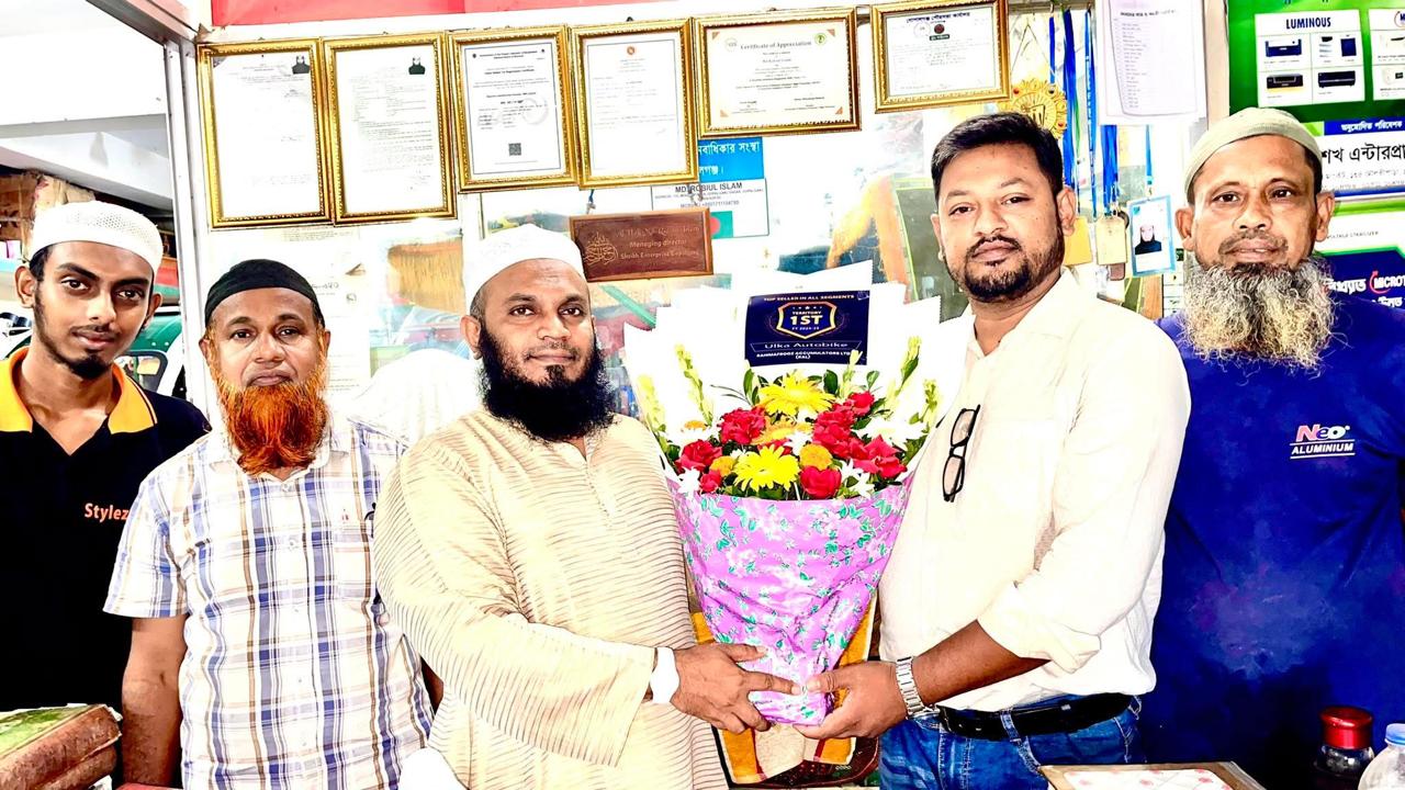 রহিমআফ্রোজের দেশসেরা ডিলার গোপালগঞ্জের ‘উল্কা অটোবাইক’,প্রোপ্রাইটর রবিউল ইসলামকে ঘিরে প্রশংসার জোয়ার
