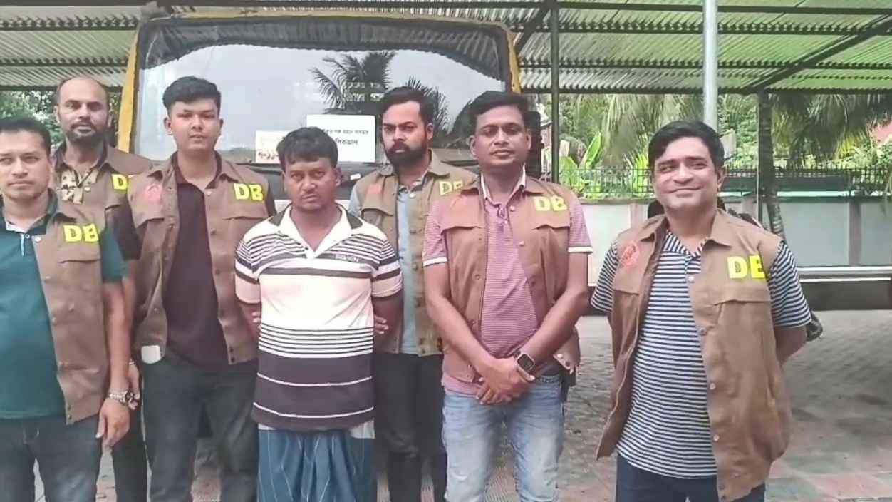বাগেরহাটে ১১ চোরাই গরু সহ পিকআপ ভ্যান উদ্ধার, গ্রেফতার -৩ ‎