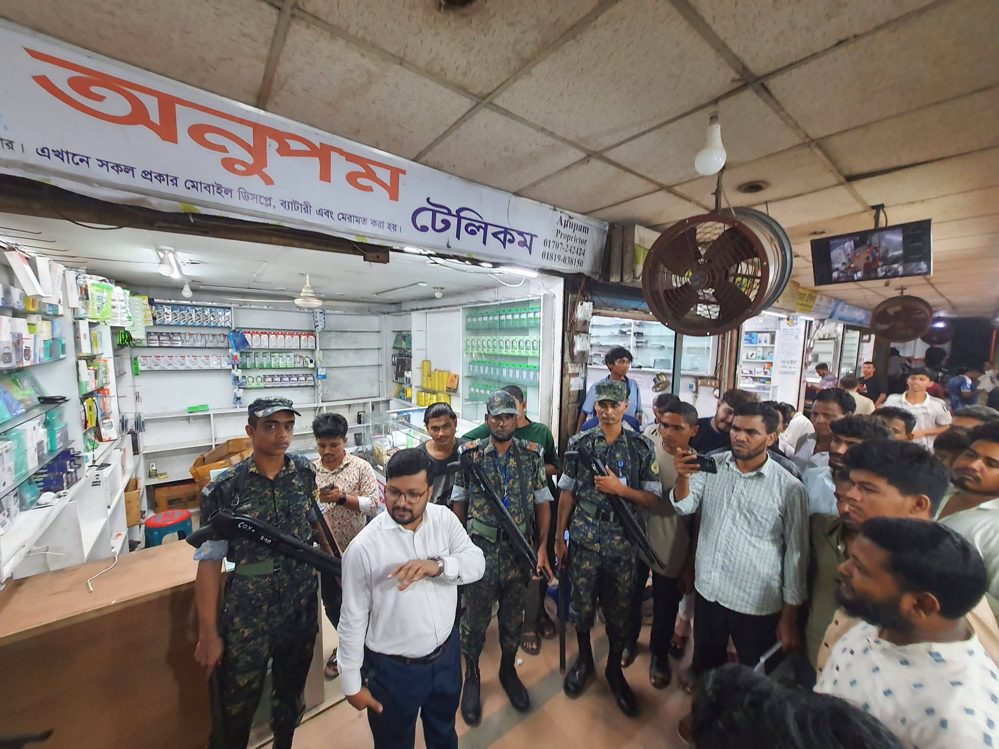 বিদ্যুৎ সাশ্রয়ে কক্সবাজারে জেলা প্রশাসনের অভিযান, কয়েক প্রতিষ্ঠানকে সতর্ক
