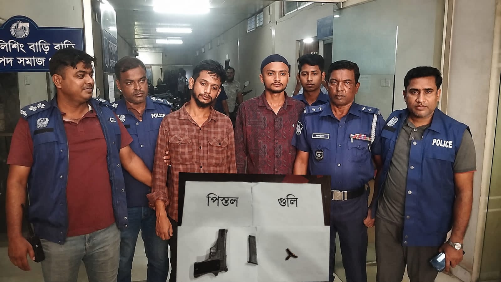 মাধবদীতে বিদেশি পিস্তল ও গুলিসহ ২ ছিনতাইকারী গ্রেফতার: নগদ টাকা উদ্ধার