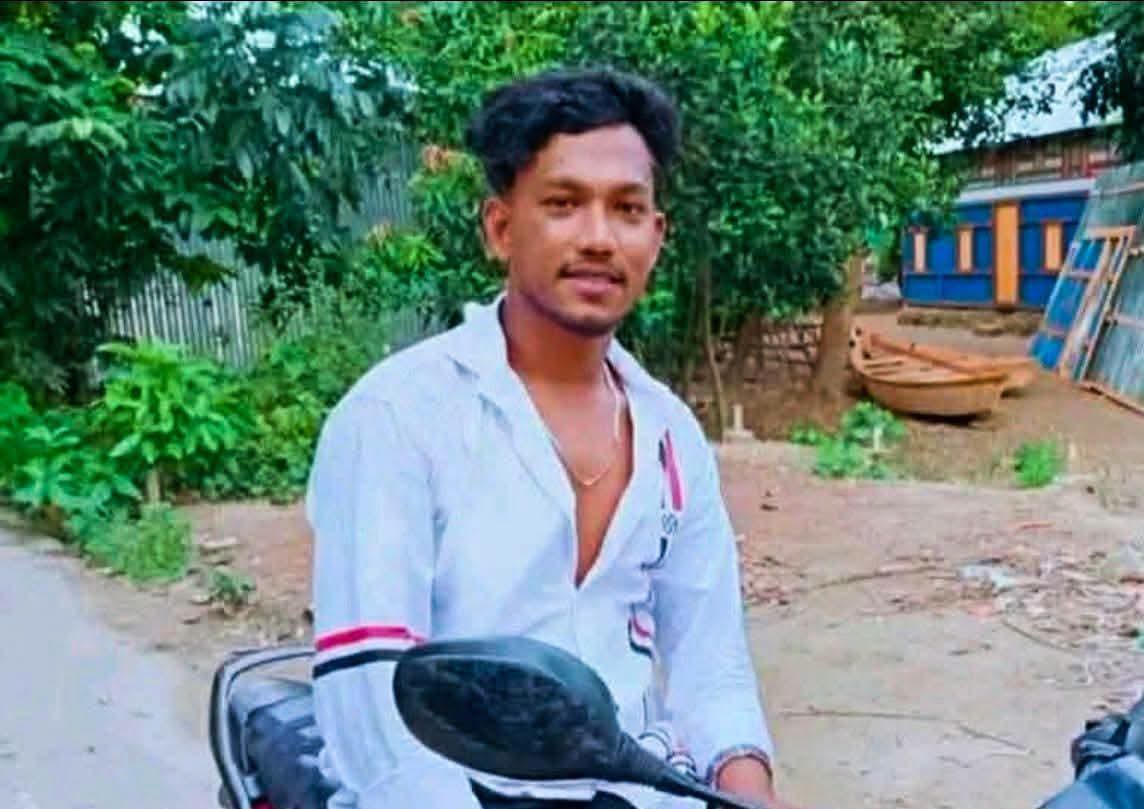 নরসিংদীর দুর্গম চরাঞ্চল আলোকবালীতে সুমন মিয়া (২৩) নামে এক যুবককে গুলি করে হত্যা করেছে সন্ত্রাসীরা
