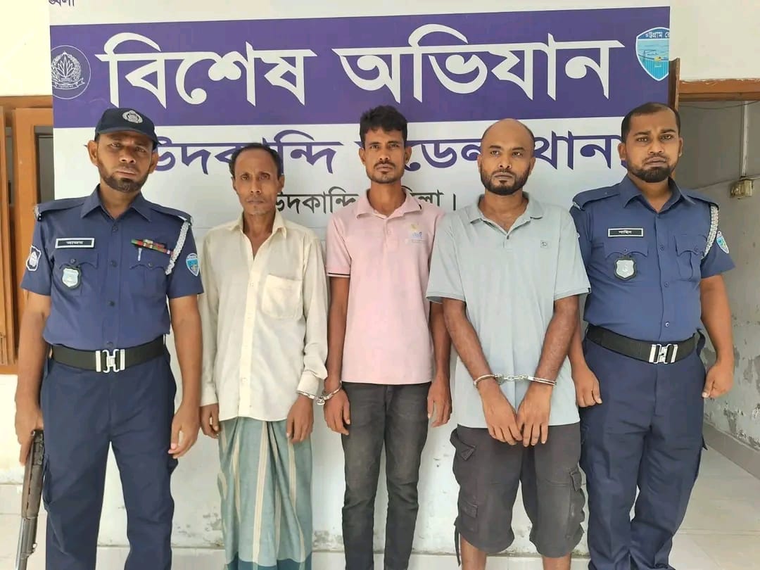 কুমিল্লা দাউদকান্দিতে ১০ হাজার ইয়াবা উদ্ধার,নিষিদ্ধ সংগঠনের সদস্যসহ গ্রেপ্তার-৩
