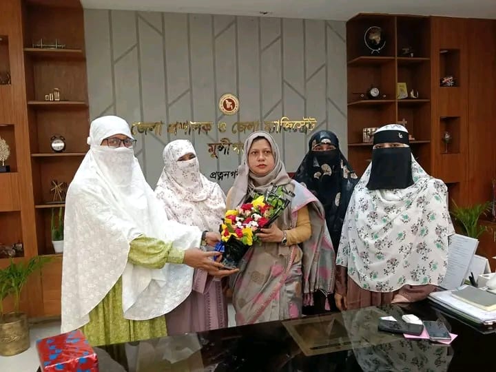 উন্নয়নে সহযোগিতার আশ্বাস: মুন্সীগঞ্জ জেলা প্রশাসকের সঙ্গে জামায়াতের মহিলা বিভাগের সাক্ষাৎ