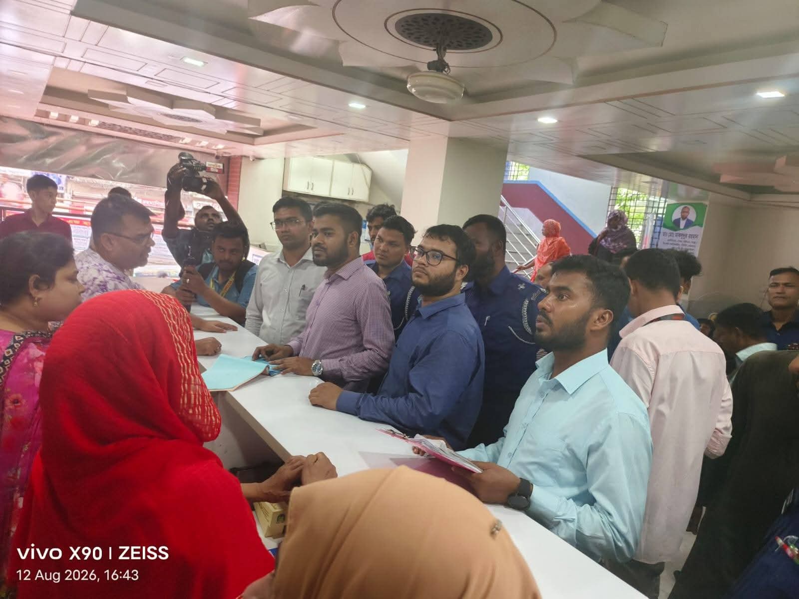 কুমিল্লায় সরকারি নির্দেশ অমান্য করে চিকিৎসাসেবা, দুই প্রতিষ্ঠানে ৬০ হাজার টাকা জরিমানা