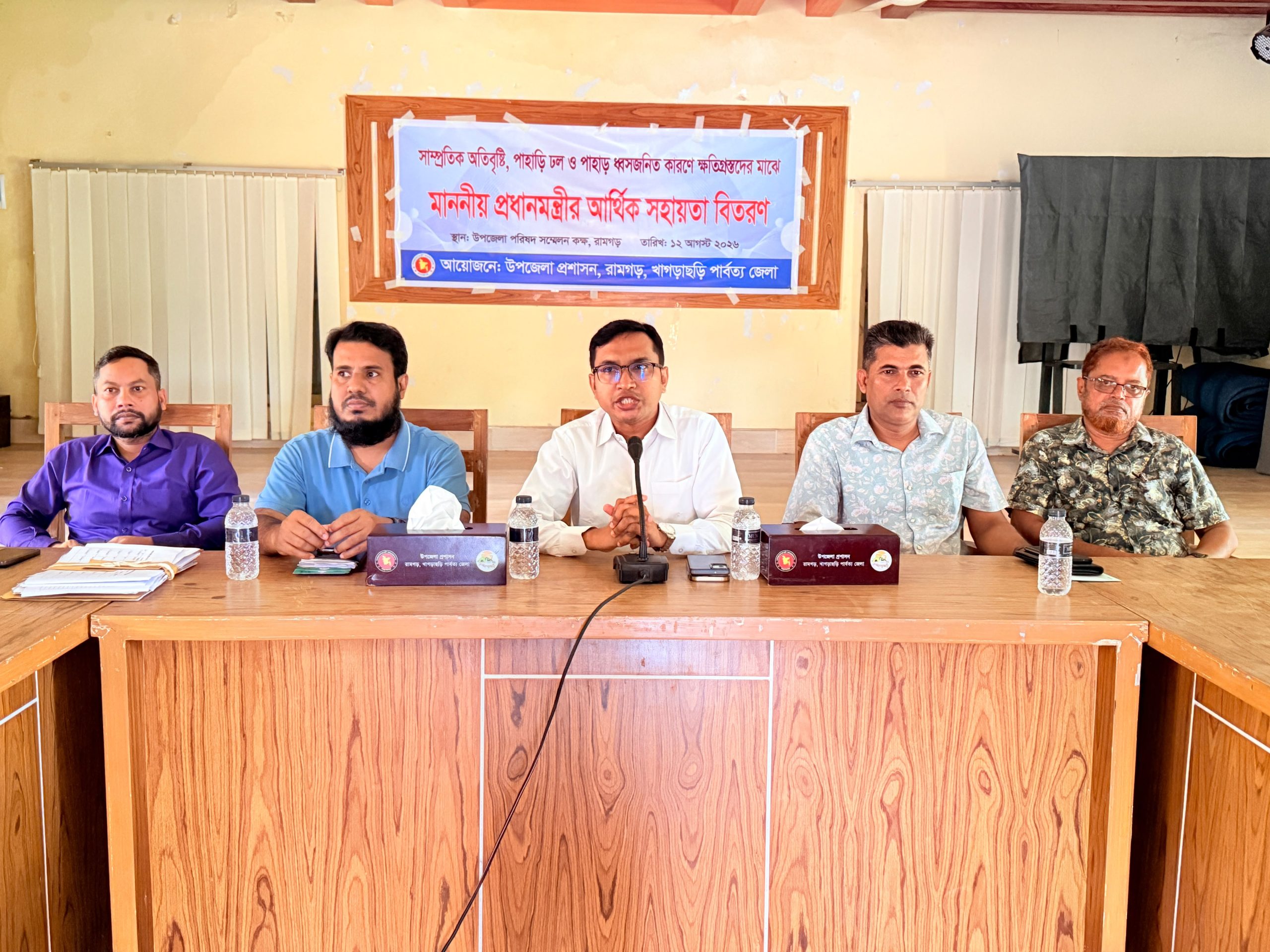 রামগড়ে প্রধানমন্ত্রীর আর্থিক সহায়তা, হুইল চেয়ার সহ ক্রিড়াসামগ্রী বিতরণ