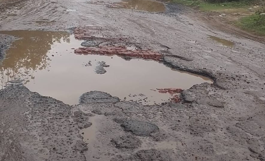 রামগড়-বারৈয়ারহাট আঞ্চলিক মহাসড়ক যেনো মরণফাঁদ