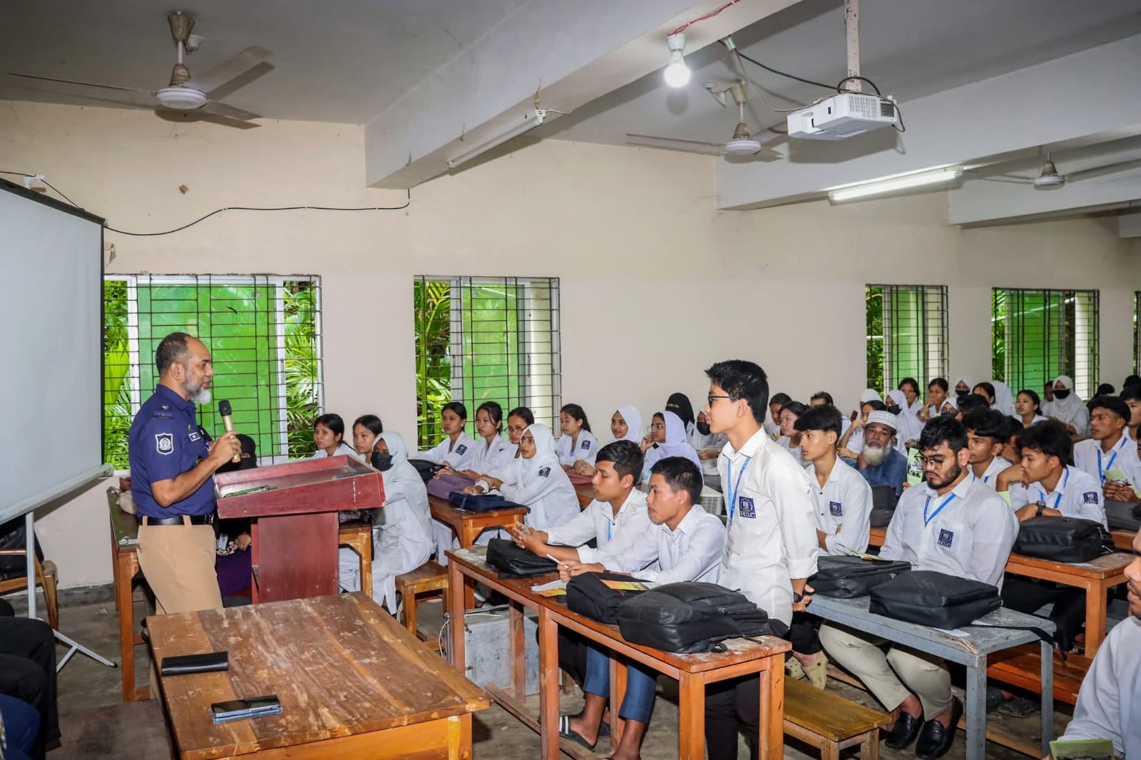 বান্দরবান সরকারি কলেজে মাদকবিরোধী আলোচনা সভা, “মাদককে না বলুন, মেধাকে হ্যাঁ বলুন” – পুলিশ সুপার