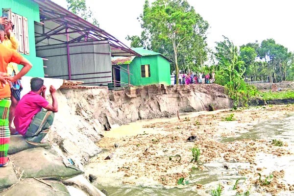 তিস্তার পেটে সরকারি বিদ্যালয়