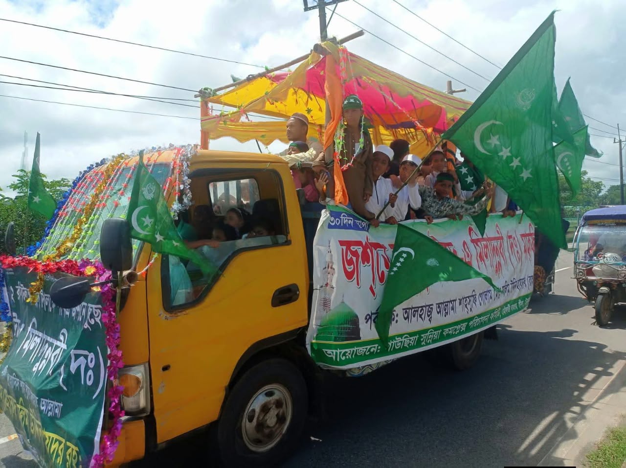মাদ্রাসার উদ্যোগে টেকনাফে বর্ণাঢ্য জশনে জুলুস অনুষ্ঠিত
