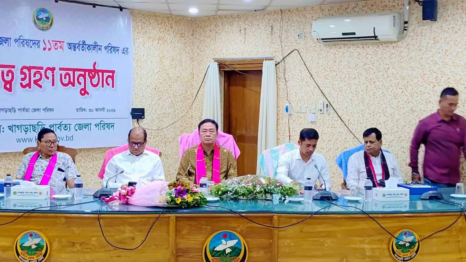 পার্বত্য খাগড়াছড়ি জেলা পরিষদের দায়িত্ব নিলেন ম্রাসাথোয়াই মারমা