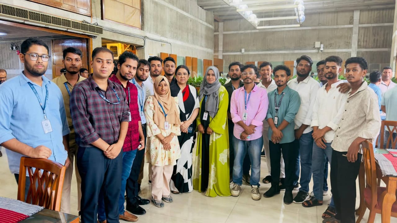জাতীয় সংসদের তৃতীয় অধিবেশন সরাসরি দেখার সুযোগ পেলেন ‘মুন্সীগঞ্জ জেলা ছাত্রকল্যাণ পরিষদ, সরকারি তিতুমীর কলেজ শাখা’-এর শিক্ষার্থীরা