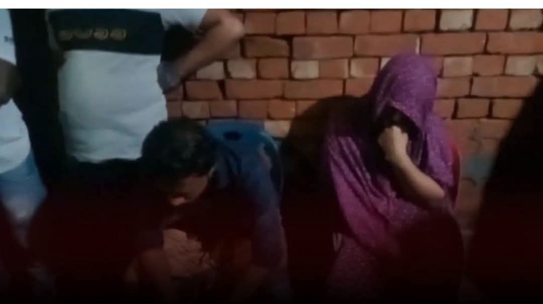 সাতক্ষীরায় নারীর ঘরে আপত্তিকর অবস্থায় ধরা জামায়াতকর্মী