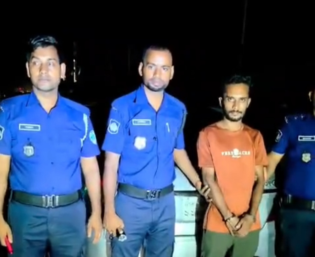কুমিল্লা দাউদকান্দিতে প্রাইভেট কার ভর্তি ৫২ কেজি গাঁজা উদ্বার। আটক-১