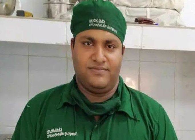 নরসিংদীর ডাক্তার অফিস টাইমে ঢাকায় রোগী দেখায় লাইসেন্স বাতিল ও বরখাস্তের নির্দেশ