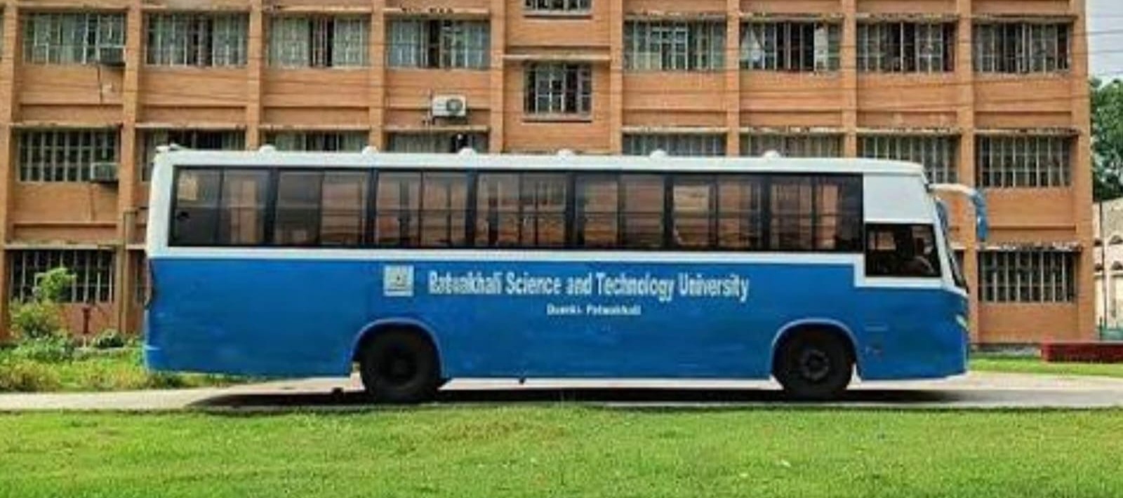 শিক্ষার্থীদের পরিবহন সংকট সমাধানে পটুয়াখালী বিজ্ঞান ও প্রযুক্তি বিশ্ববিদ্যালয় কর্তৃপক্ষের উদ্যোগ, নতুন প্রত্যাশা