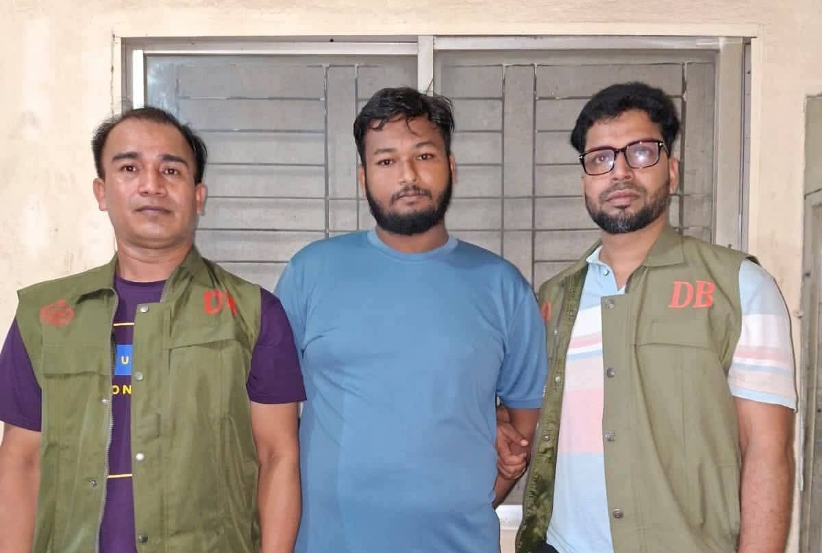 কুমিল্লায় দুই সাংবাদিককে মারধর : প্রধান আসামি শাওন গ্রেপ্তার