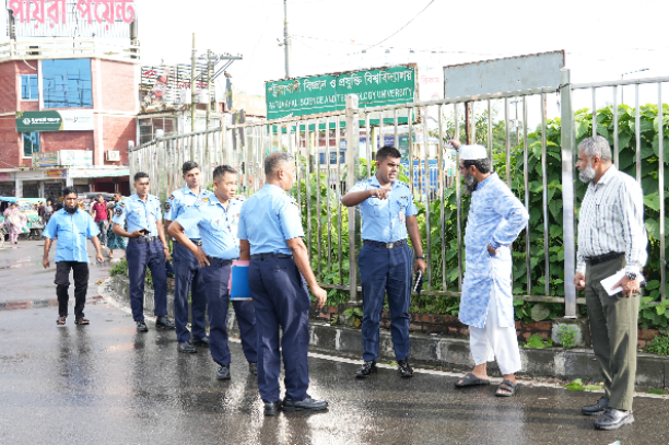 যুদ্ধবিমান পুন:স্থাপনের লক্ষ্যে বিমানবাহিনীর টেকনিক্যাল টিমের পবিপ্রবির ইউনিভার্সিটি স্কয়ার পরিদর্শন