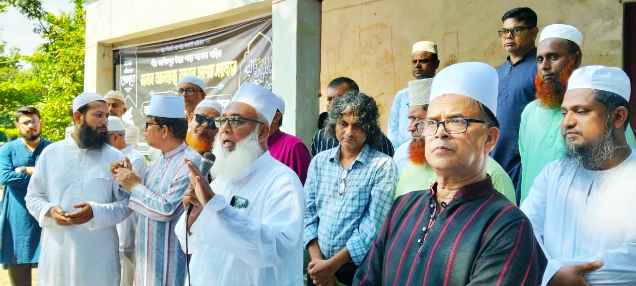 হাজারো মানুষের অশ্রুসিক্ত ভালোবাসায় কুমিল্লার পীর কাশিমপুরে আবুল হাসেম সরকারের দাফন সম্পন্ন