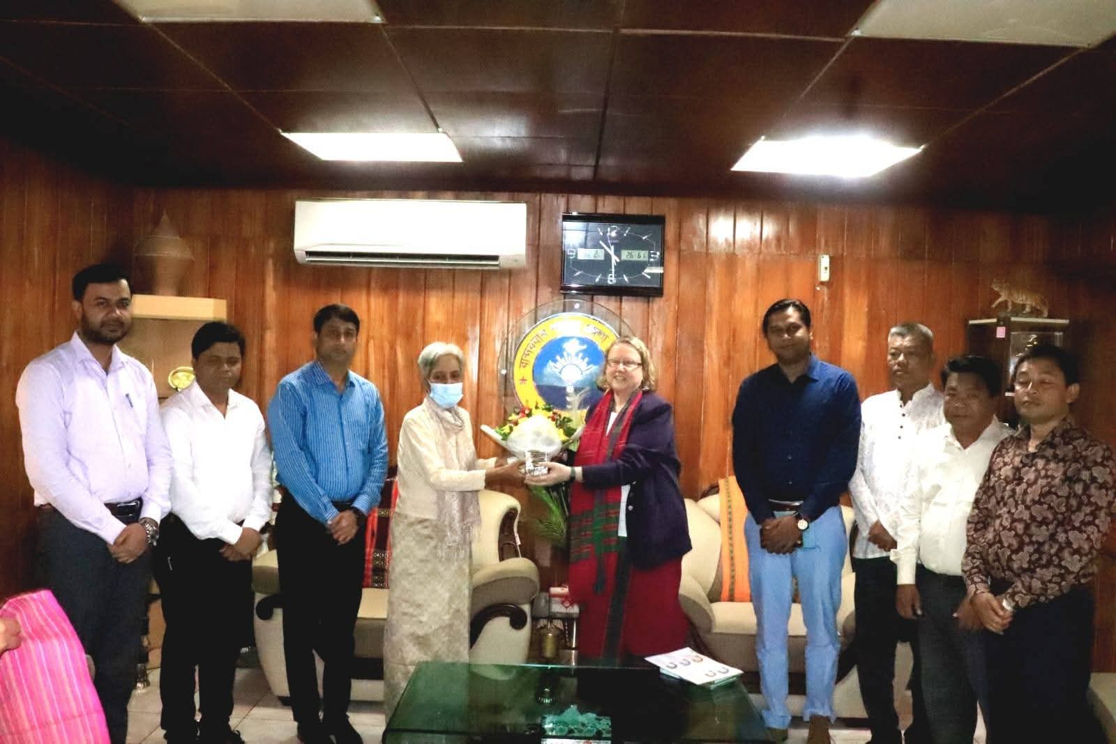 ইউনেস্কো প্রতিনিধির সাথে বান্দরবান পার্বত্য জেলা পরিষদের চেয়ারম্যানের মতবিনিময়