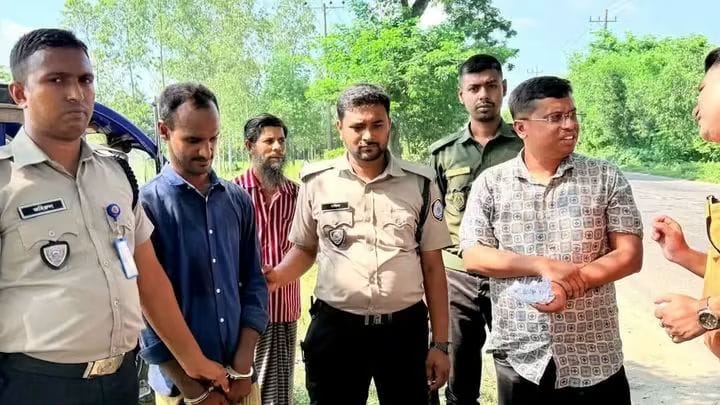 কুলিয়ারচরে টাস্কফোর্সের জোড়া অভিযান; ইয়াবা ও গাঁজাসহ দুই মাদক ব্যবসায়ী আটকের পর সাজাসহ অর্থদণ্ড প্রদান