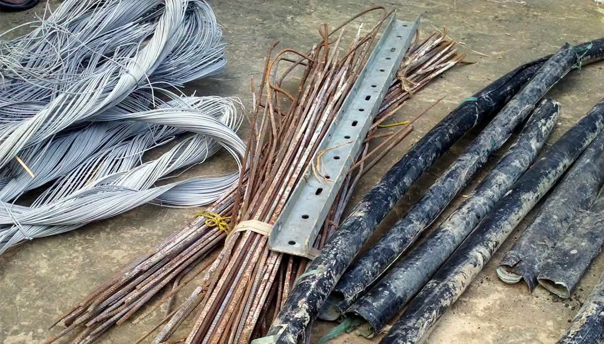 নড়াইলের লোহাগড়া রেললাইন ও পল্লী বিদ্যুতের চোরাইকৃত তামার তার উদ্ধার, গ্রেপ্তার-২