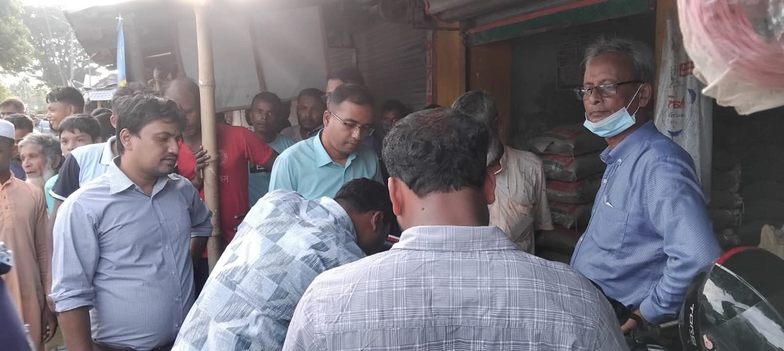 চাঁদের হাটে নিষিদ্ধ পলিথিনবিরোধী অভিযান, ৩৫ কেজি পলিথিন জব্দ