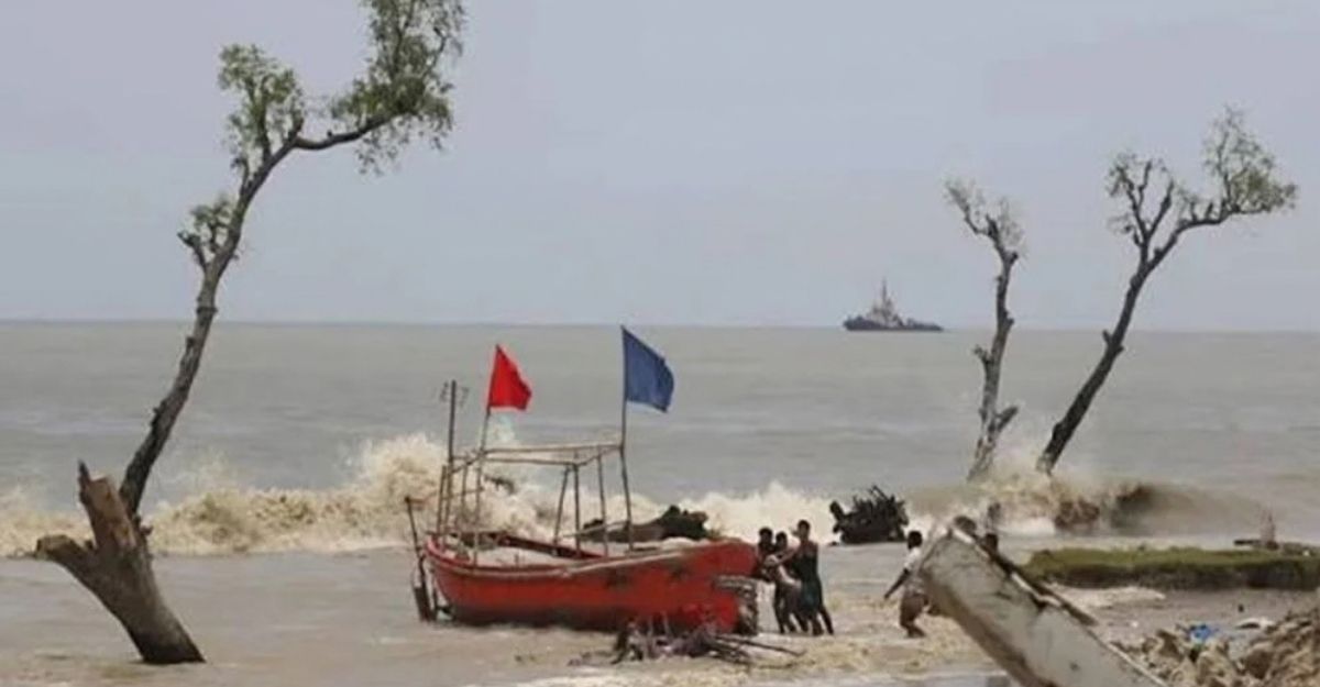 বঙ্গোপসাগরে গভীর নিম্নচাপের শঙ্কা: মোংলা থেকে ৭২০ কিমি দূরে অবস্থান, উপকূলজুড়ে ৩ নম্বর সতর্ক সংকেত জারি ‎
