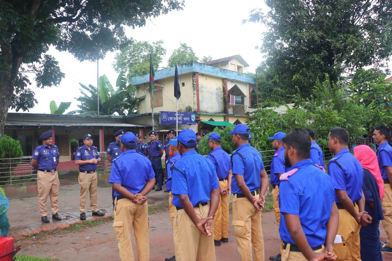 রংপুর জেলার কোতয়ালী থানা ও চৌকিদারী প্যারেড পরিদর্শনে পুলিশ সুপার