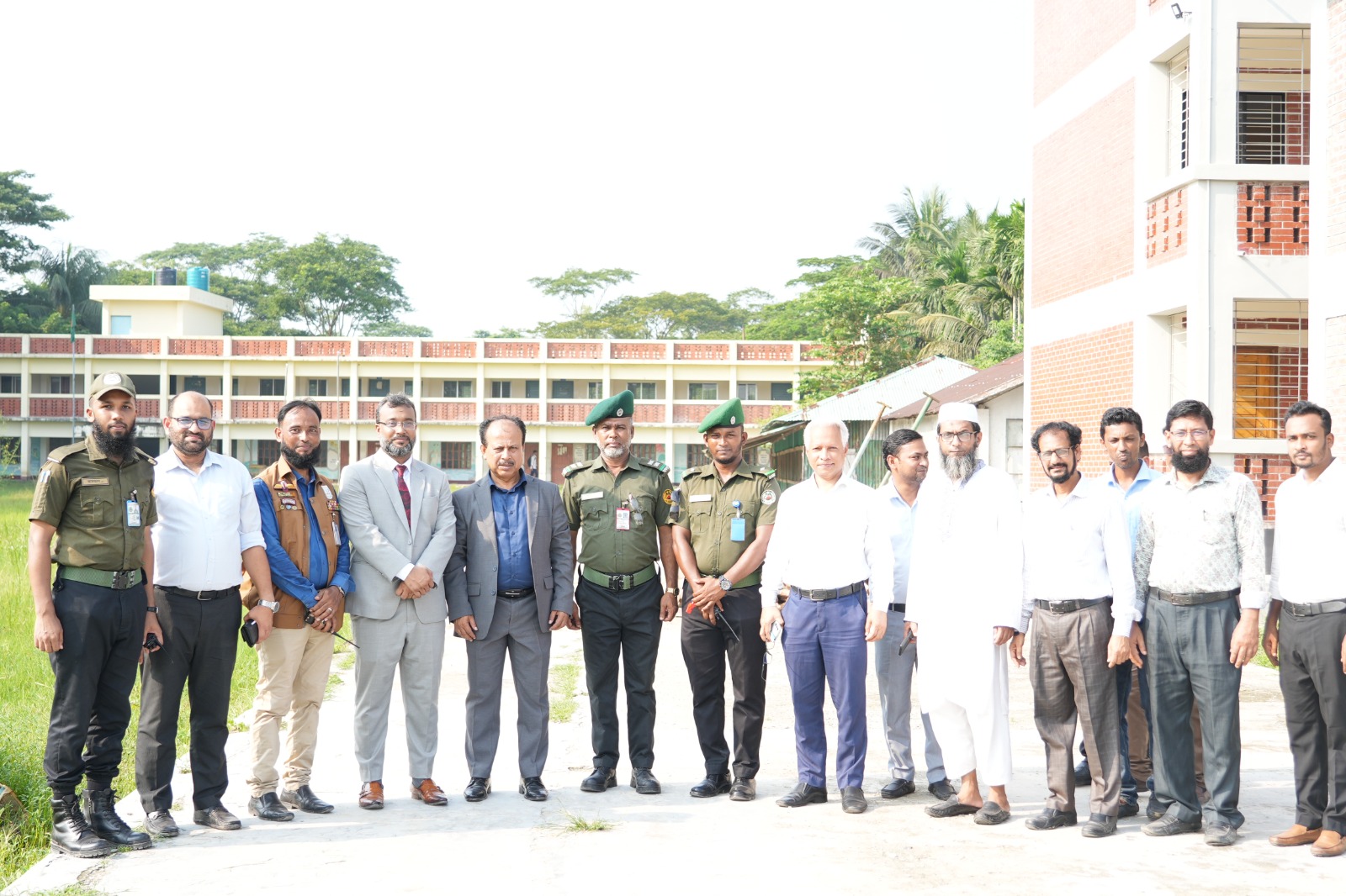 পবিপ্রবির বিভিন্ন স্থাপনা পরিদর্শন ইউজিসি সদস্যের