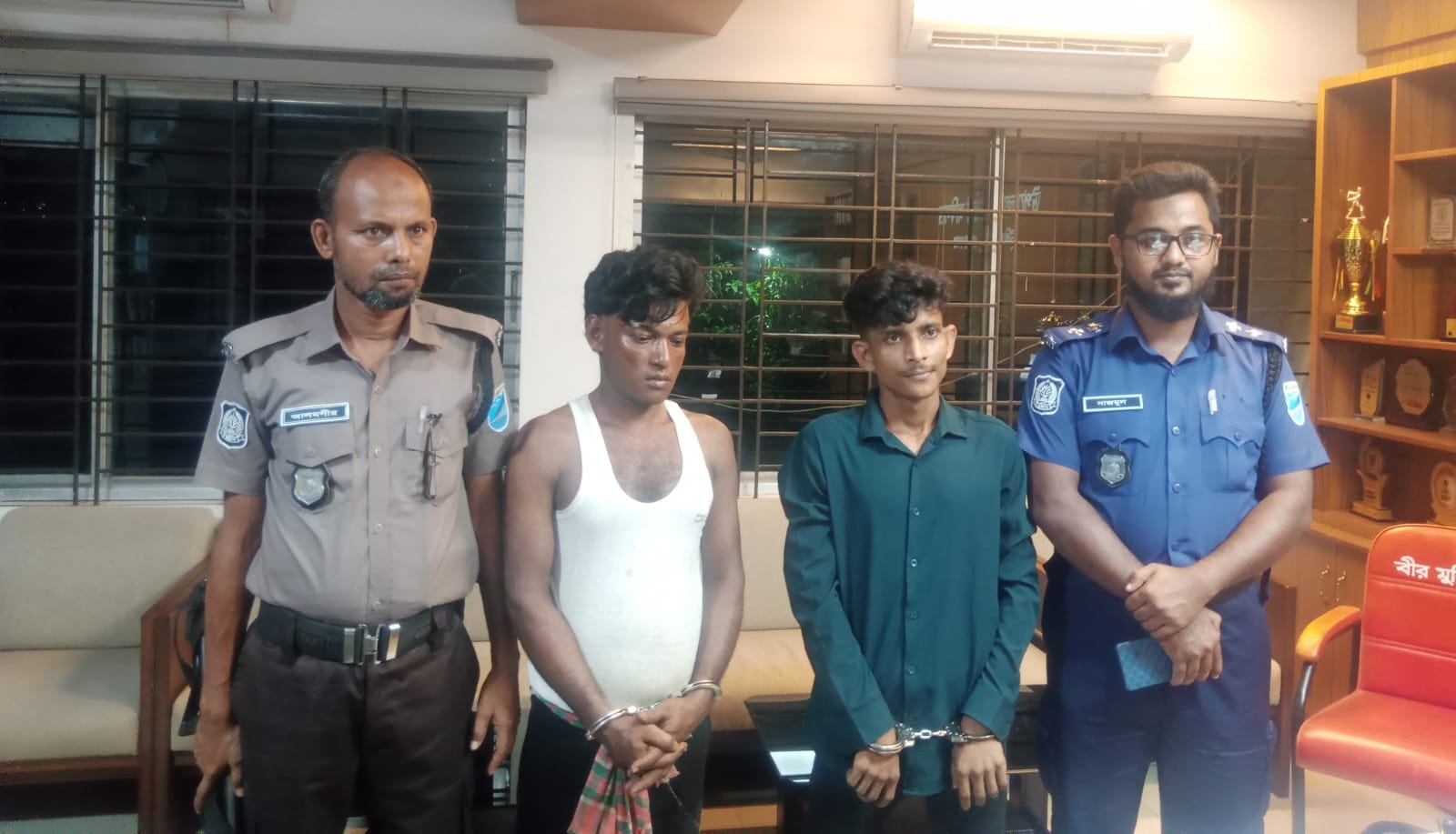 গাঁজা-ইয়াবা নিয়ে টুঙ্গিপাড়ায় দুই যুবক আটক, ভ্রাম্যমাণ আদালতে কারাদণ্ড