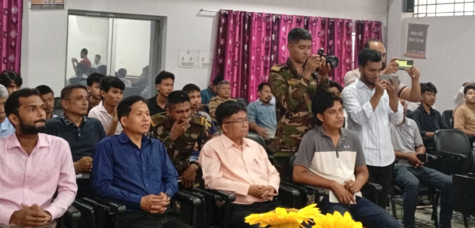 এসি-ফ্রিজ সার্ভিসিং শিখে স্বাবলম্বী হবে বান্দরবানের যুবকরা:-হুমায়ুন রশীদ, জোন কমান্ডার
