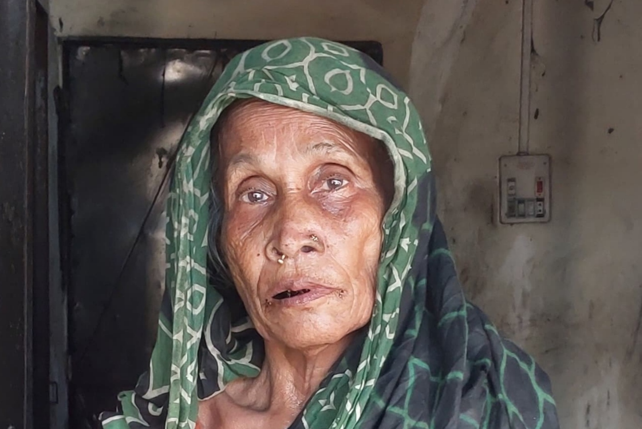 মশাদিয়ায় আশ্রয়ন প্রকল্পের ঘরে ৭০ বছরের ভূমিহীন রেজিয়ার মানবেতর জীবন: সরকারি সহায়তার আকুতি