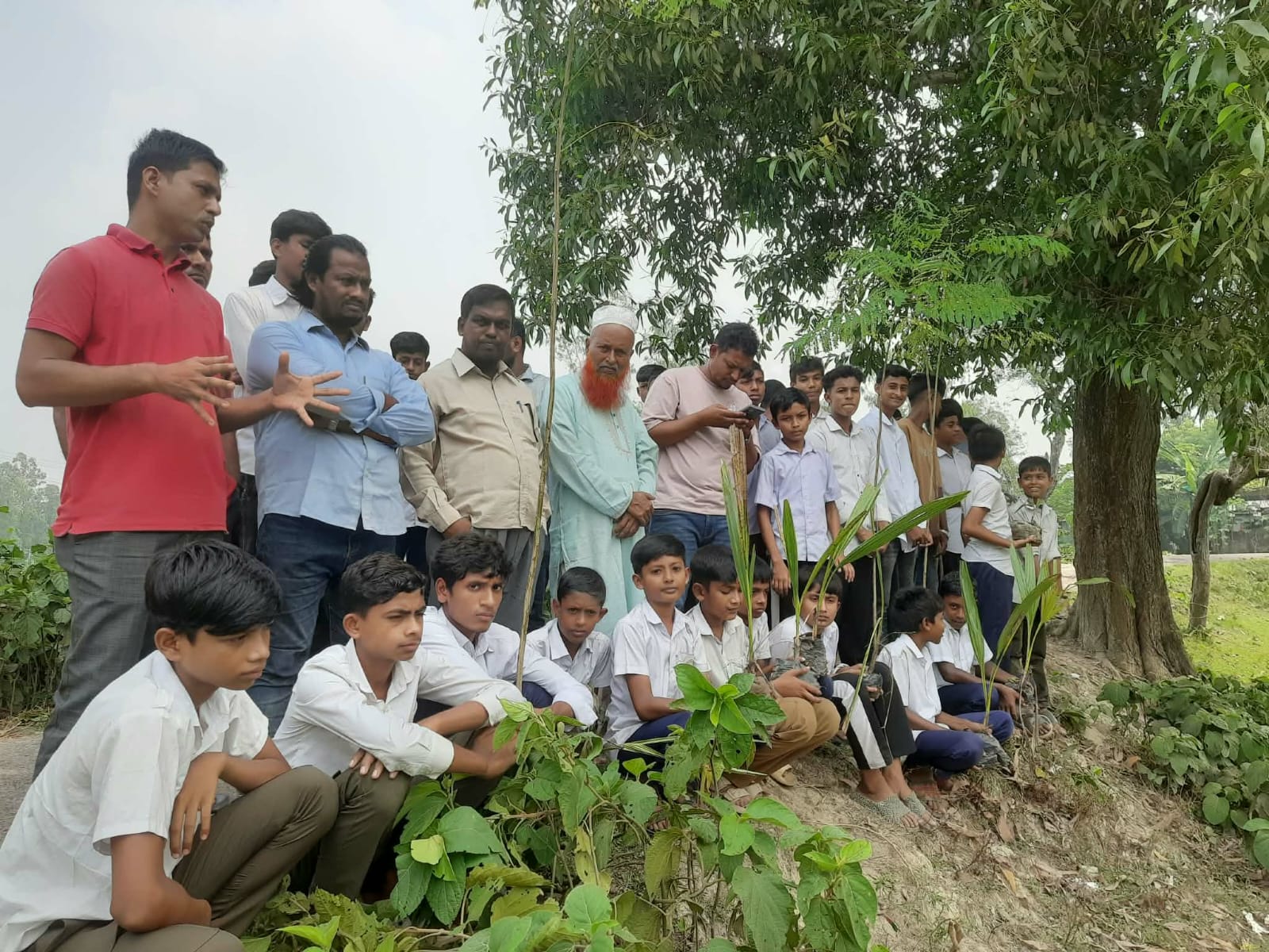লাখাইয়ে ধলাই মিয়া স্মৃতি পরিষদের ব্যতিক্রমী বৃক্ষরোপণ কর্মসূচি