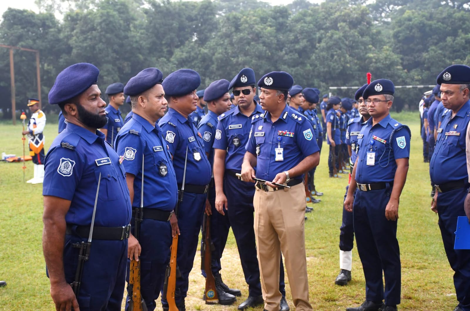 দিনাজপুর পুলিশ লাইন্স মাঠে বর্ণাঢ্য মাস্টার প্যারেড অনুষ্ঠিত