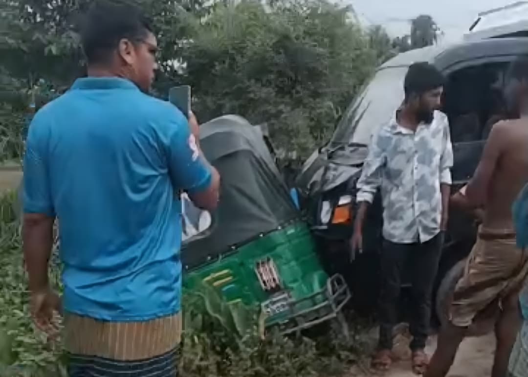 লাখাইয়ে সিএনজি-পিকআপ মুখোমুখি সংঘর্ষ, শিশুসহ আহত-৪
