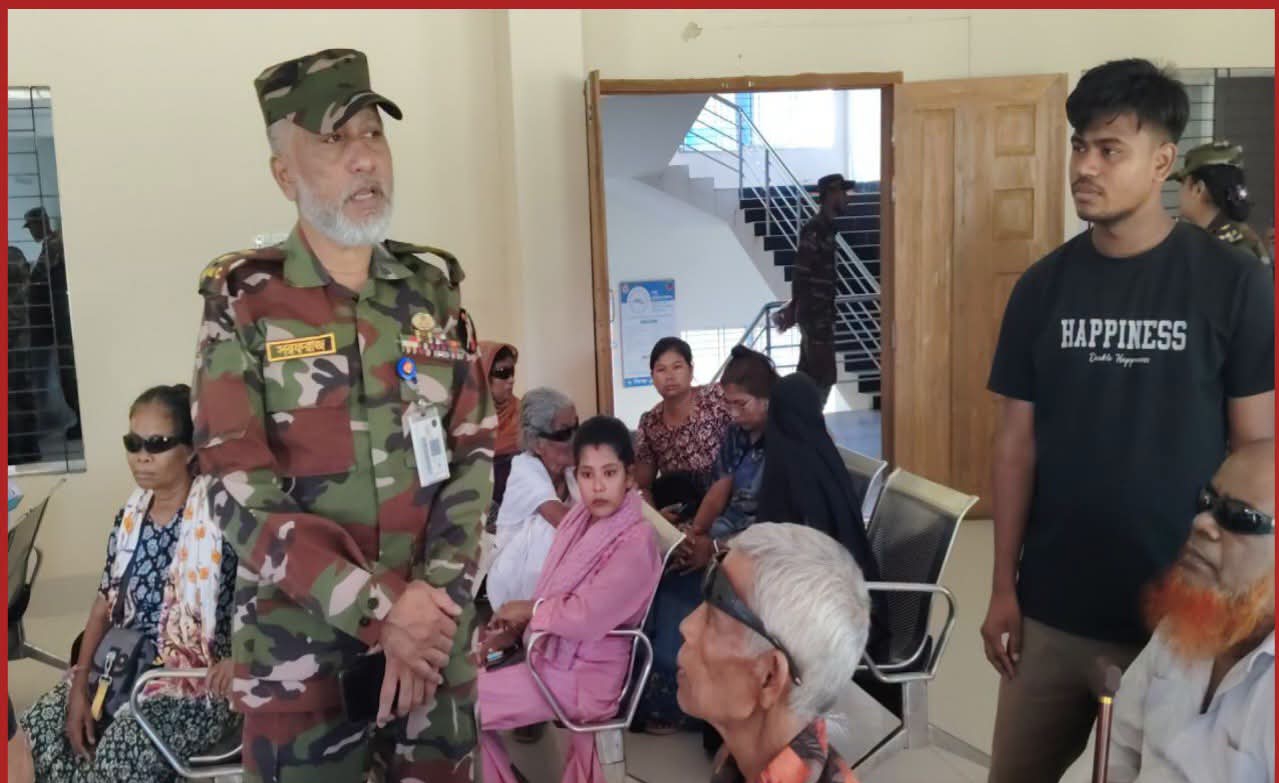 বান্দরবানে সেনা রিজিয়নের উদ্যোগে বিনামূল্যে চোখের ছানি অপারেশন পেলেন ৩৮ জন