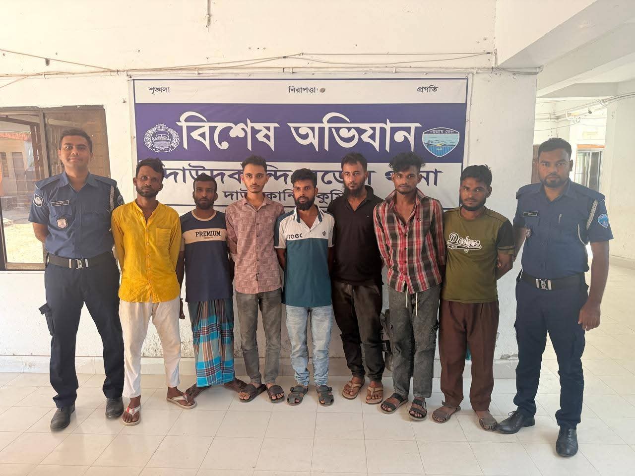 দাউদকান্দিতে পৃথক অভিযানে গ্রেপ্তার-৯